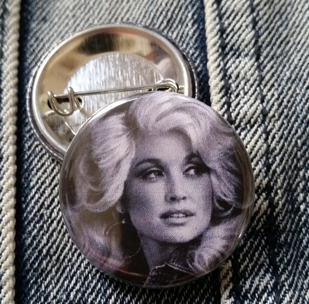 Country Queen Black and White pin back button