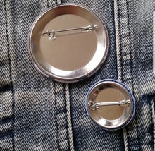 Mummy pin back button